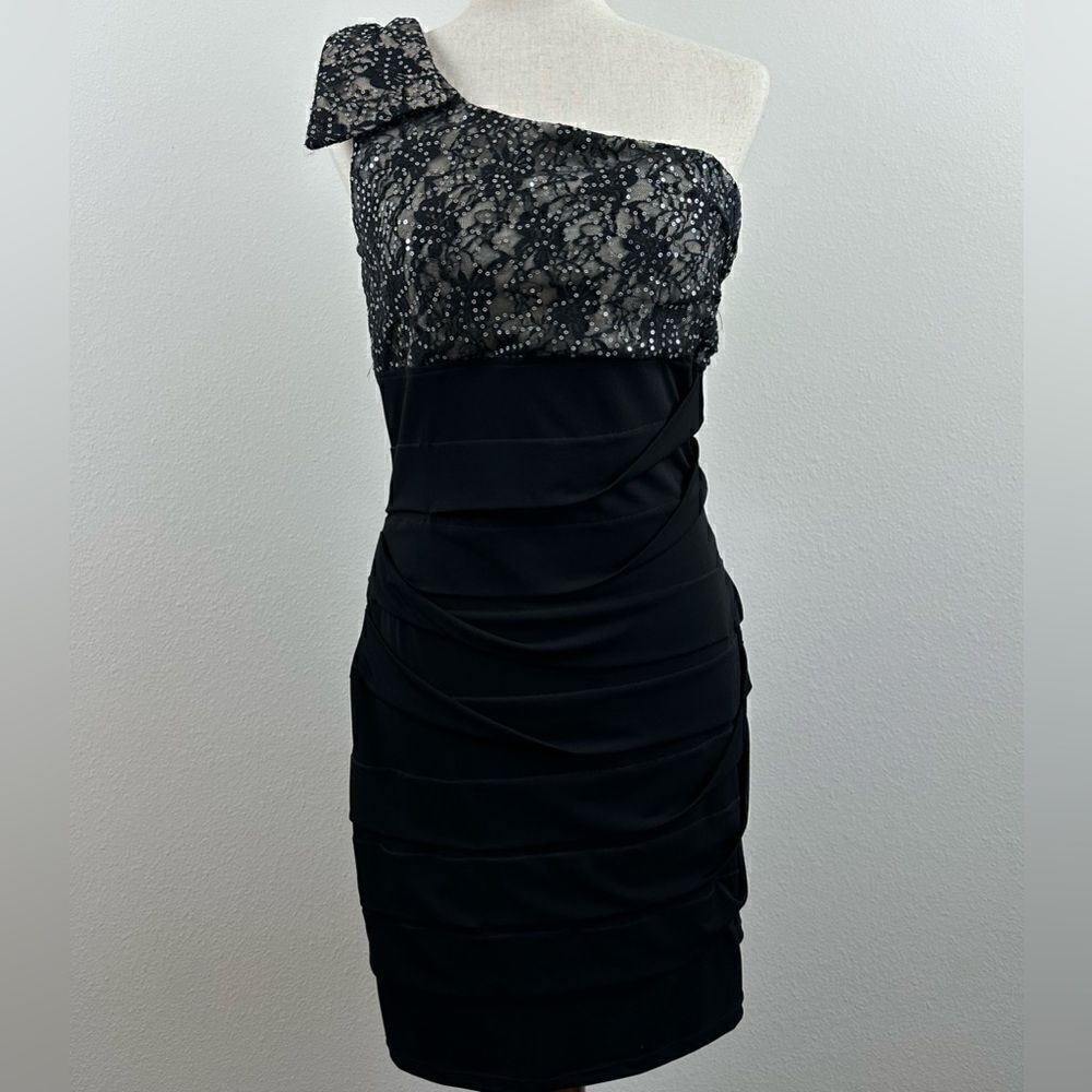 EUC City Triangles Women’s One Shoulder Dress
